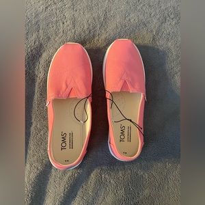 New Girl Pink TOMS Size 4